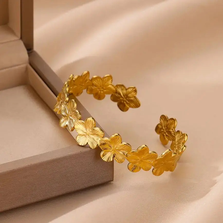 Charming Vintage Flower Golden Bracelet-ReesJewels-ReesJewels