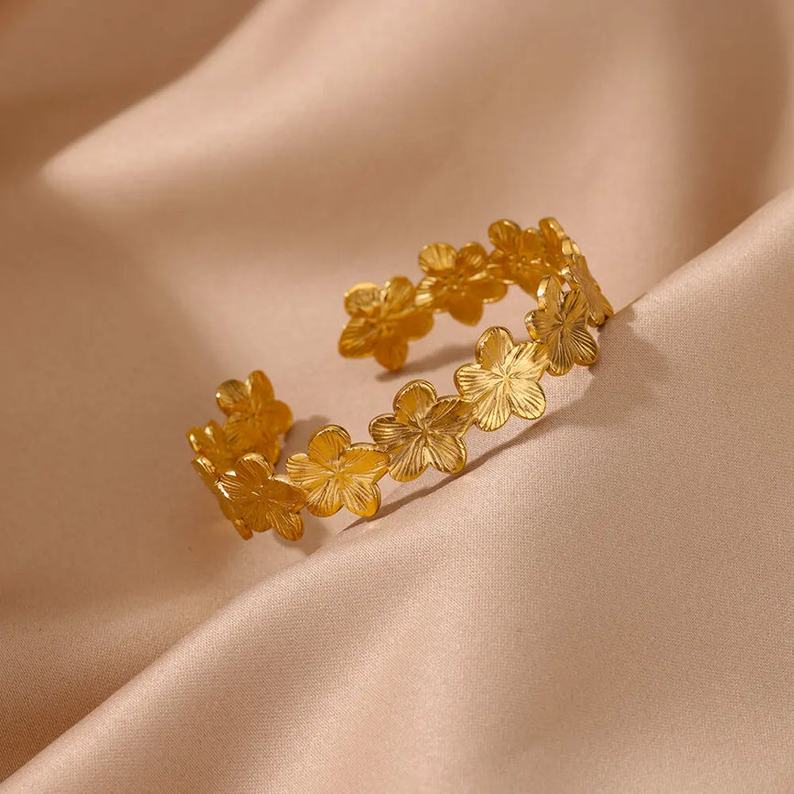 Charming Vintage Flower Golden Bracelet