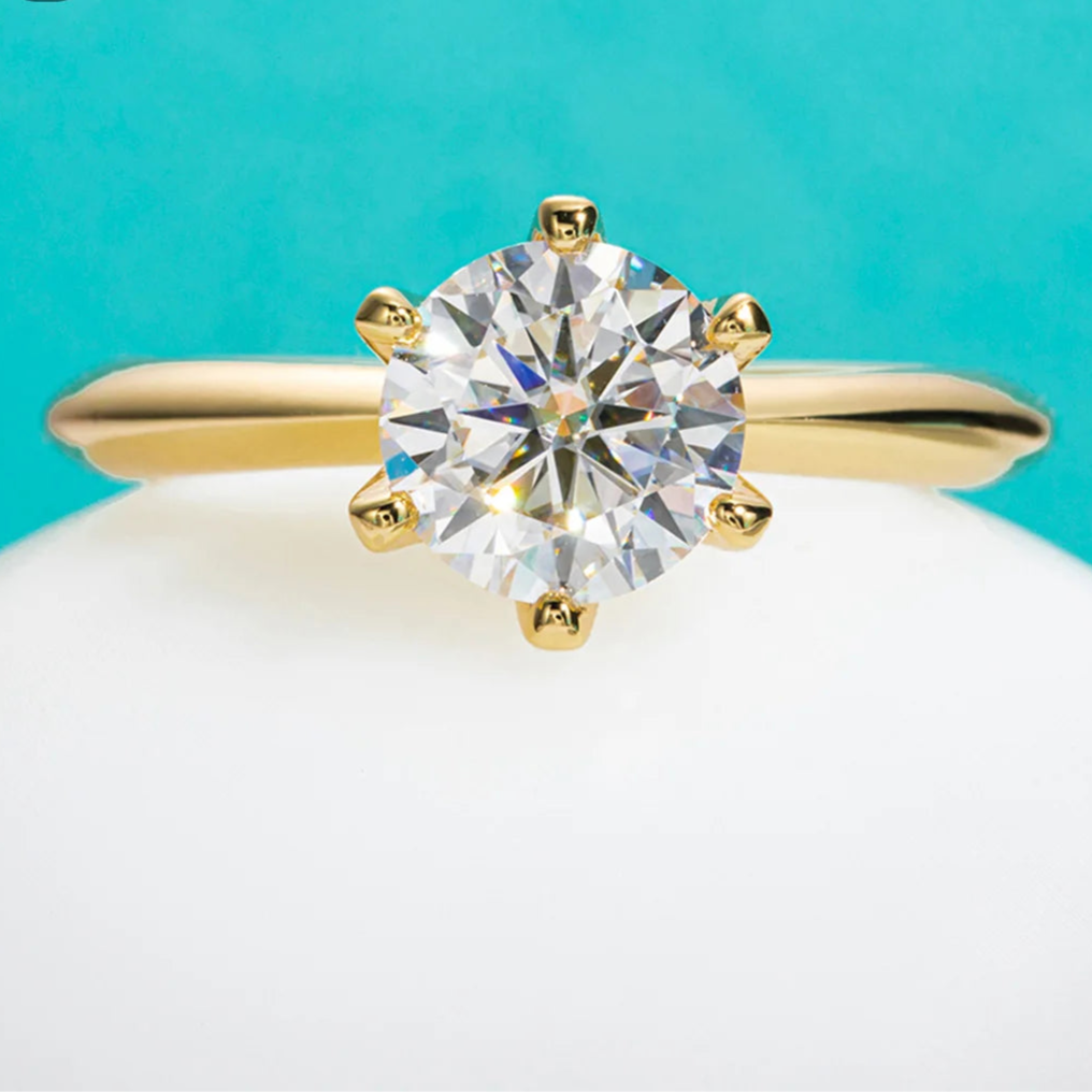 Dazzling Moissanite Diamond Solitaire Ring