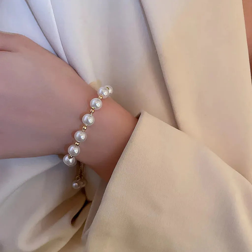 Elegant Baroque Imitation Pearl Charm Bracelet