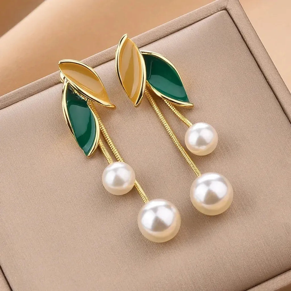 Elegant Leaf Imitation Pearl Dangler Earrings