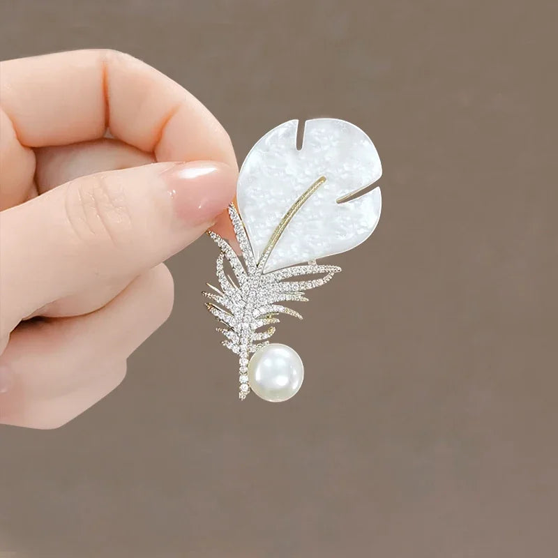 Retro Crystal Feather Brooche Badge Pin