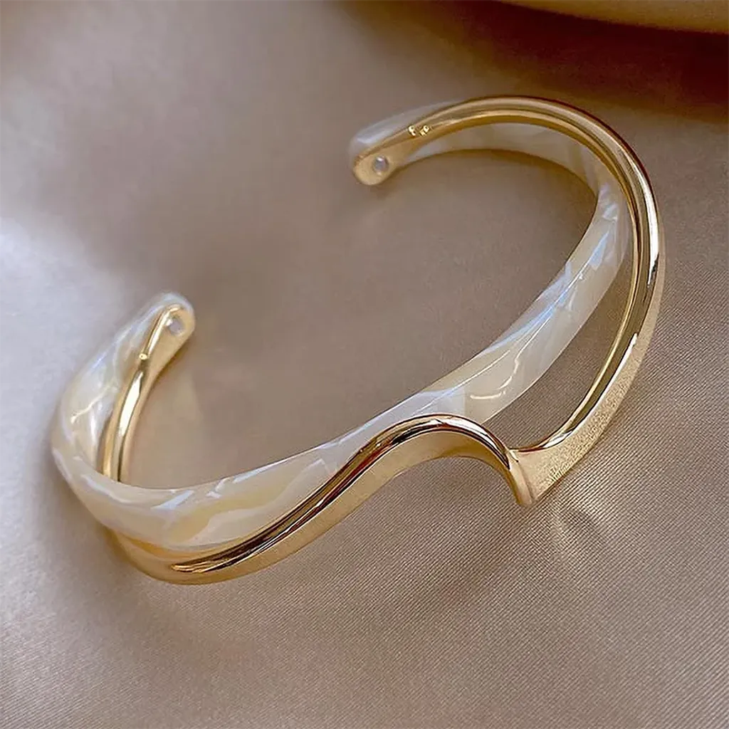 Trendy C-Shaped Shell Metal Bracelet
