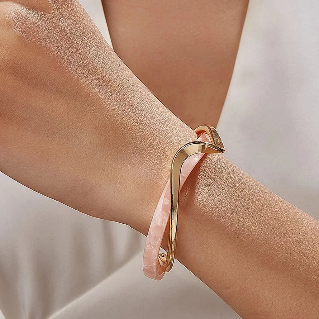 Trendy C-Shaped Shell Metal Bracelet